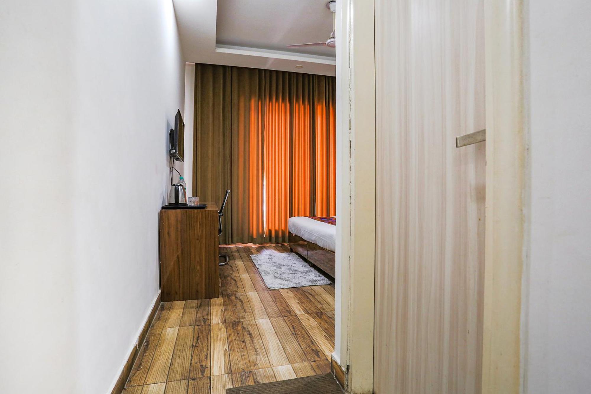 Fabhotel Skylight Inn Near Medanta Hospital Gurgaon Exterior photo